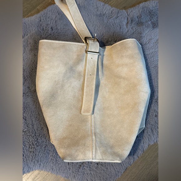 Margot New York Kaye Bucket Bag Tote In Ivory Suede - Picture 10 of 15